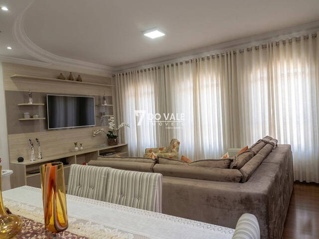 Foto 1 de Casa Térrea | Santa Marina | 4 Dorm | Edícula e área gourmet | 212 m²