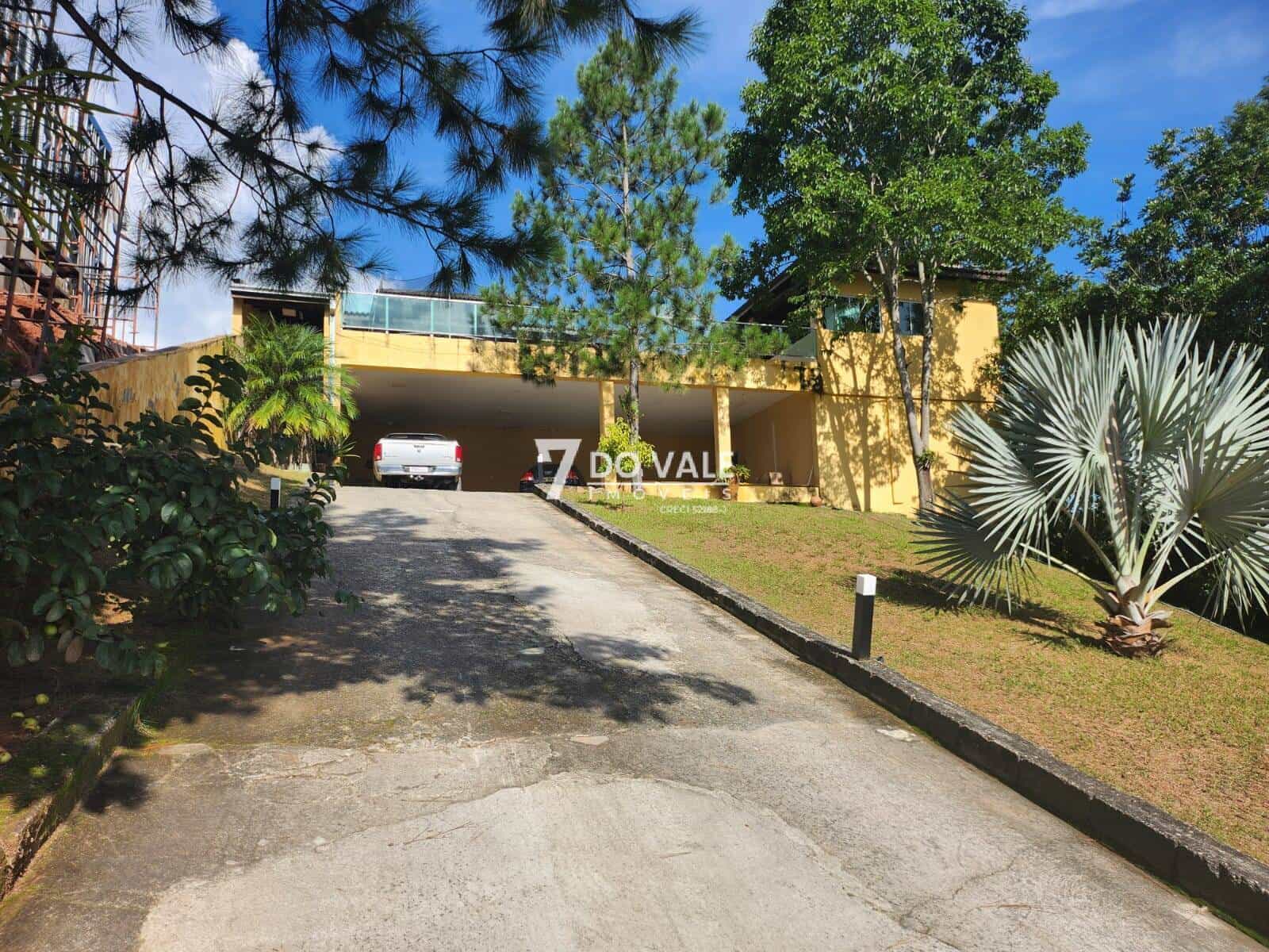 Foto 1 de Vale dos Lagos | 3 Dormitórios (Suíte/Americanos) | 4 Vagas | 1.400 m²
