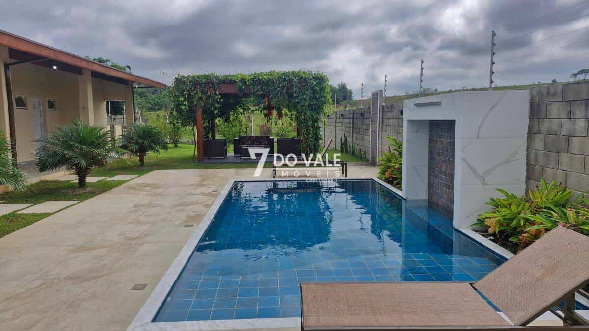 Foto 1 de CHÁCARA À VENDA 3 DORMITÓRIOS PISCINA E ÁREA VERDE -CAÇAPAVA