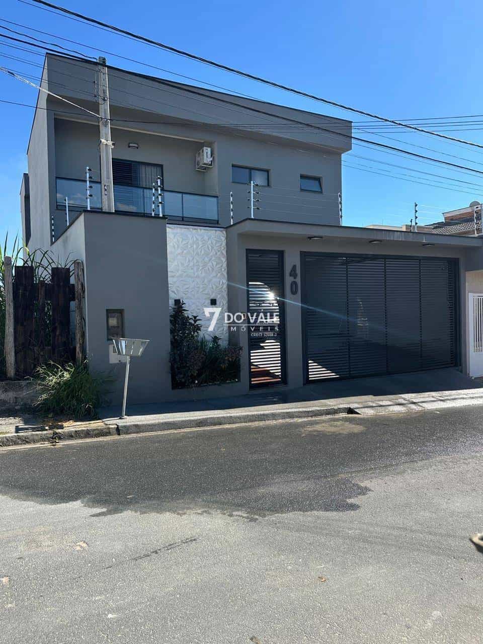 Foto 1 de Sobrado no Villa Branca com Piscina, 4 Dormitórios, 2 Suites, 5 banheiros