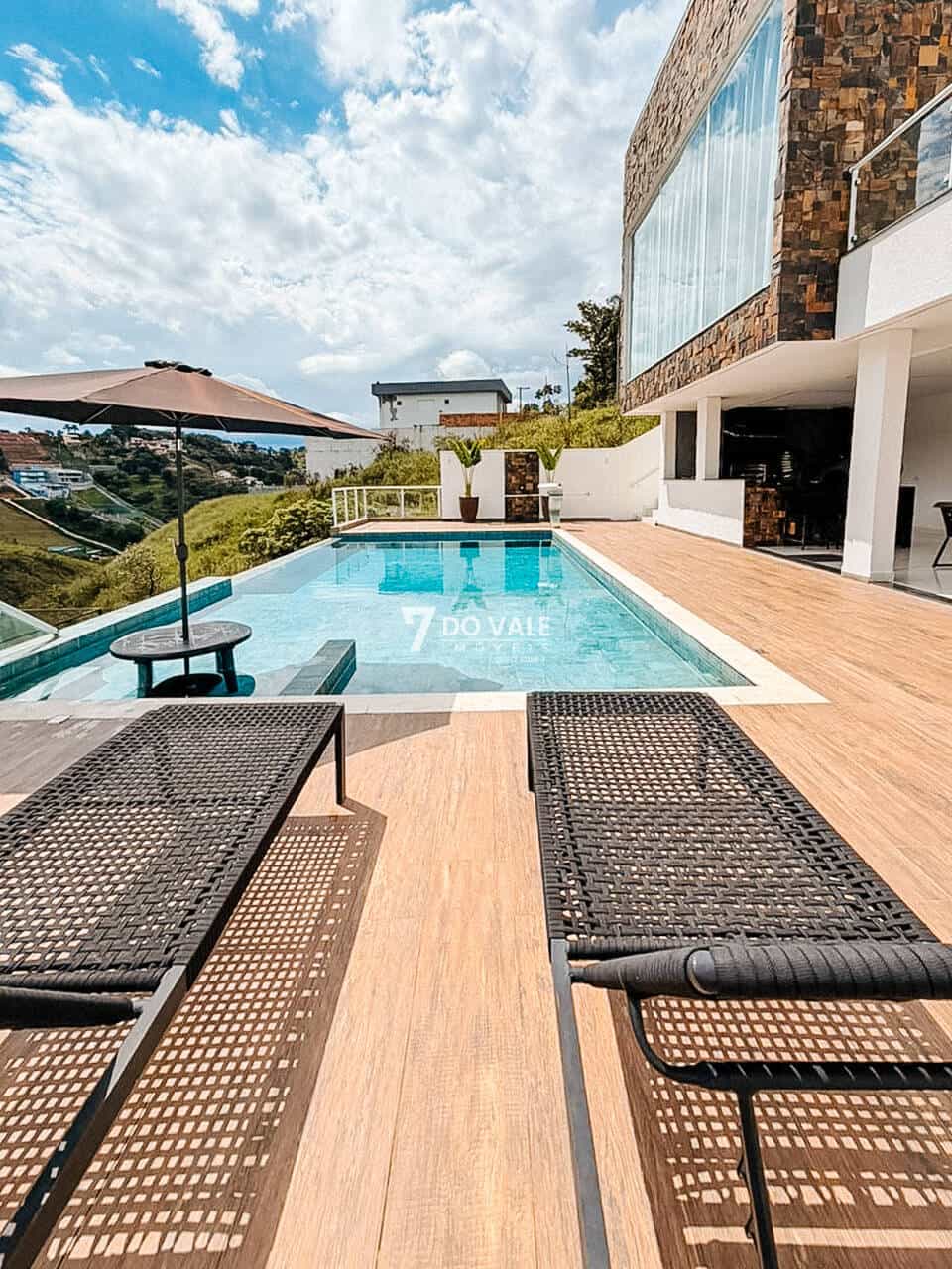 Foto 1 de Casa Alto Padrão | Águas de Igaratá | 4 Dorm | Piscina Infinita | 1.950 m²