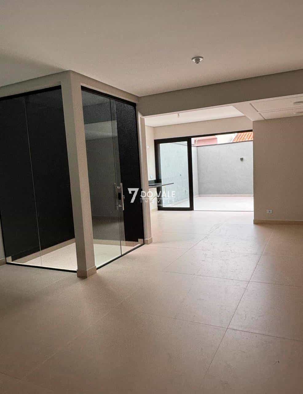 Foto 1 de Sobrado Novo | Villa Branca | 3 Dorm | 1 Suíte | 174 m² | Quintal amplo
