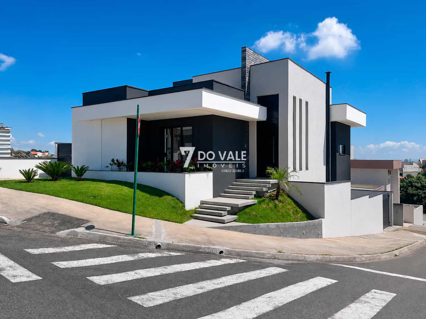 Foto 1 de Casa à venda | Reserva do Vale | 5 Dorm | 1 Suíte | Vista da serra | 273 m²
