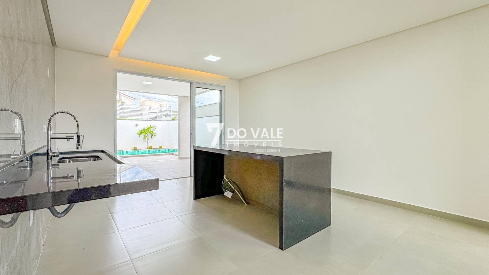 Foto 5 de CASA-A-VENDA-CONDOMINIO-TERRAS-DO-VALE-CACAPAVA-SP-3-DORMITORIOS-1-SUITE
