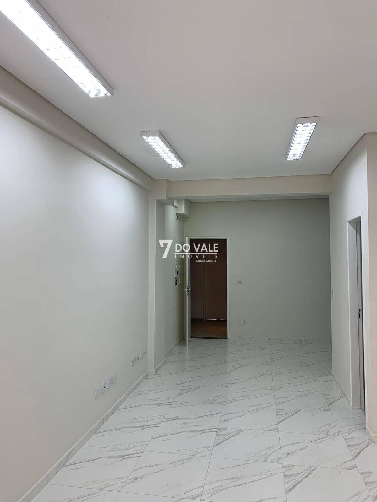 Foto 4 de SALA COMERCIAL 36 METROS - JÁ PRONTA COM PISO - JARDIM AQUARIUS