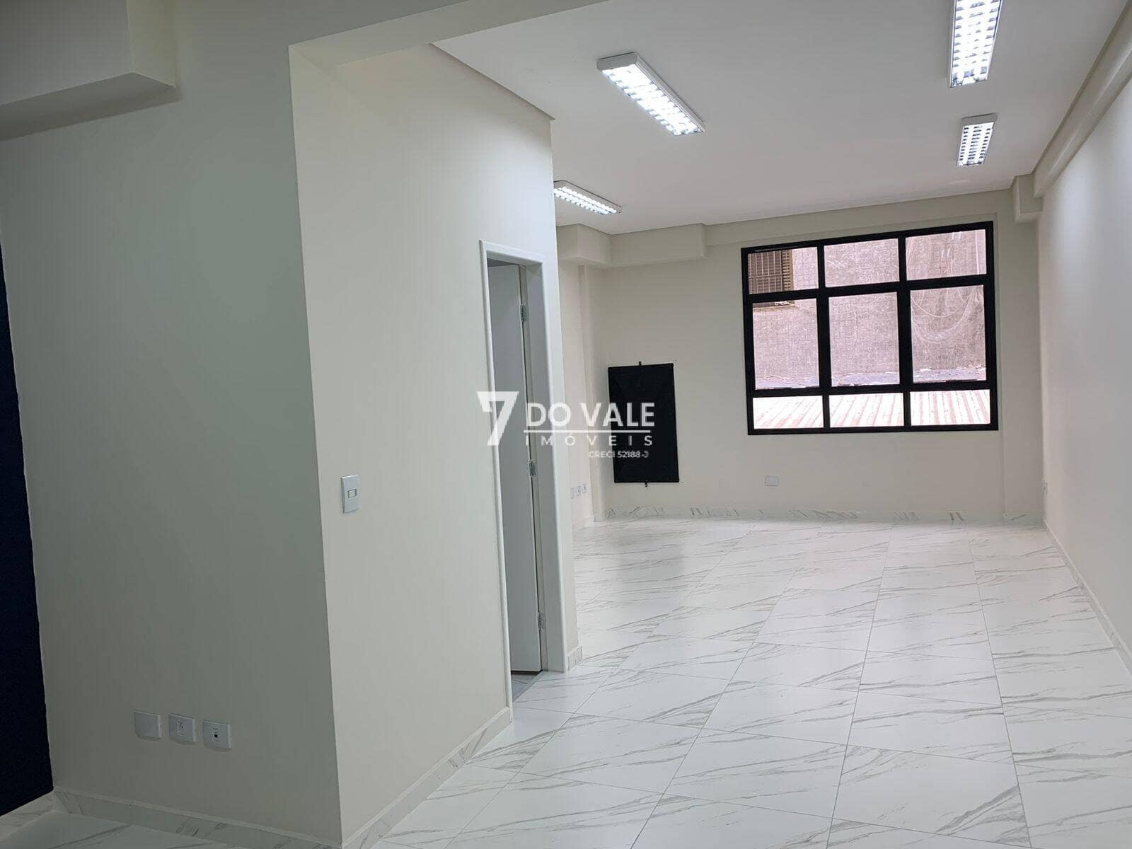 Foto 2 de SALA COMERCIAL 36 METROS - JÁ PRONTA COM PISO - JARDIM AQUARIUS