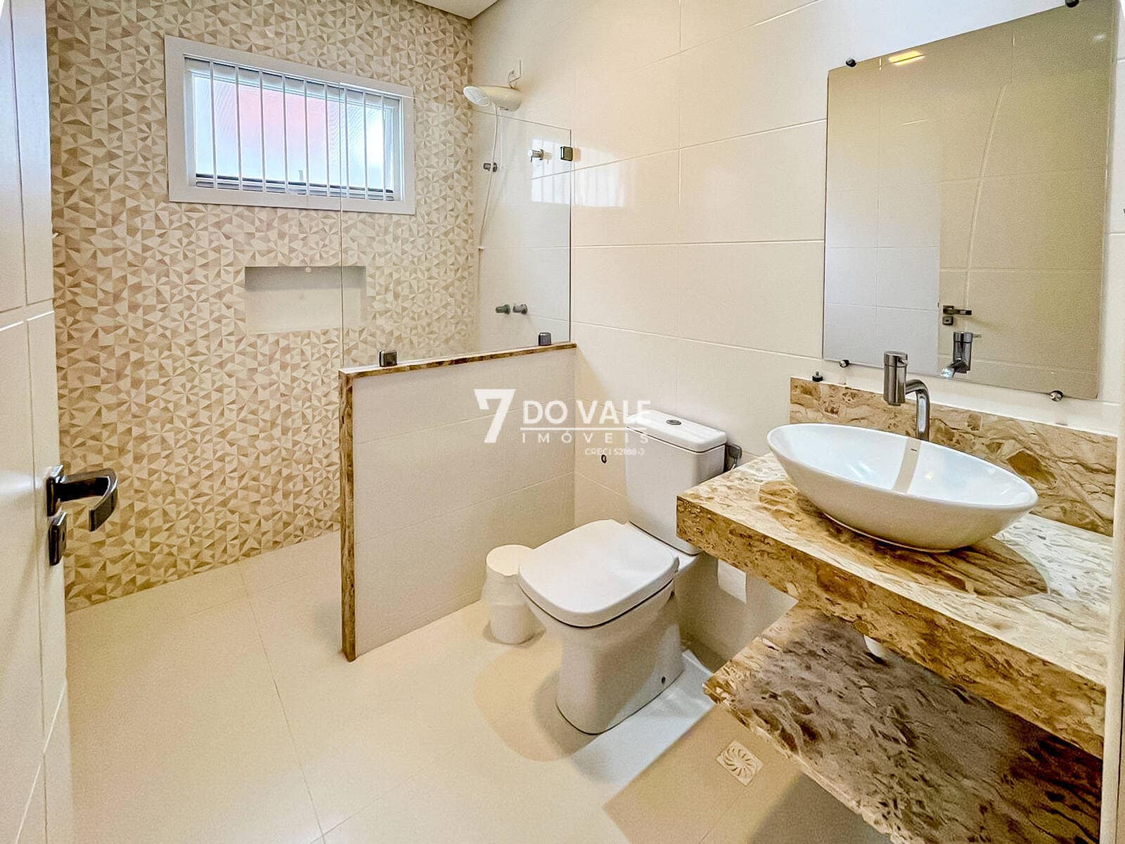 Foto 5 de CASA TÉRREA COM PISCINA À VENDA NO CONDOMÍNIO MIRANTE DO VALE JACAREÍ