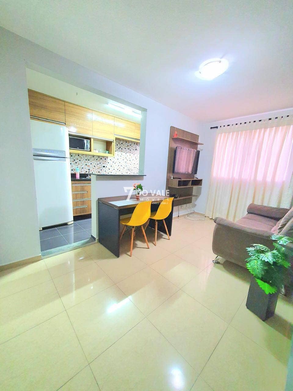 Foto 4 de APARTAMENTO-A-VENDA-VILA-BRANCA-JACAREI-SP-COZINHA-COM-MÓVEIS-PLANEJADOS