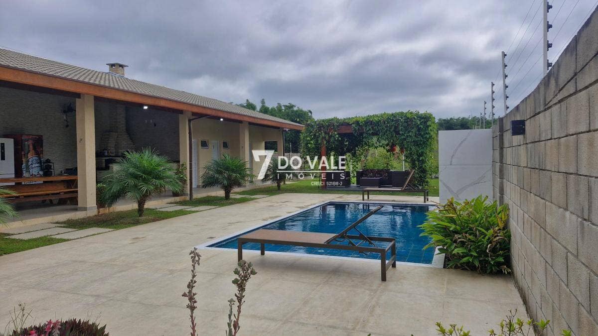 Foto 3 de CHÁCARA À VENDA 3 DORMITÓRIOS PISCINA E ÁREA VERDE -CAÇAPAVA
