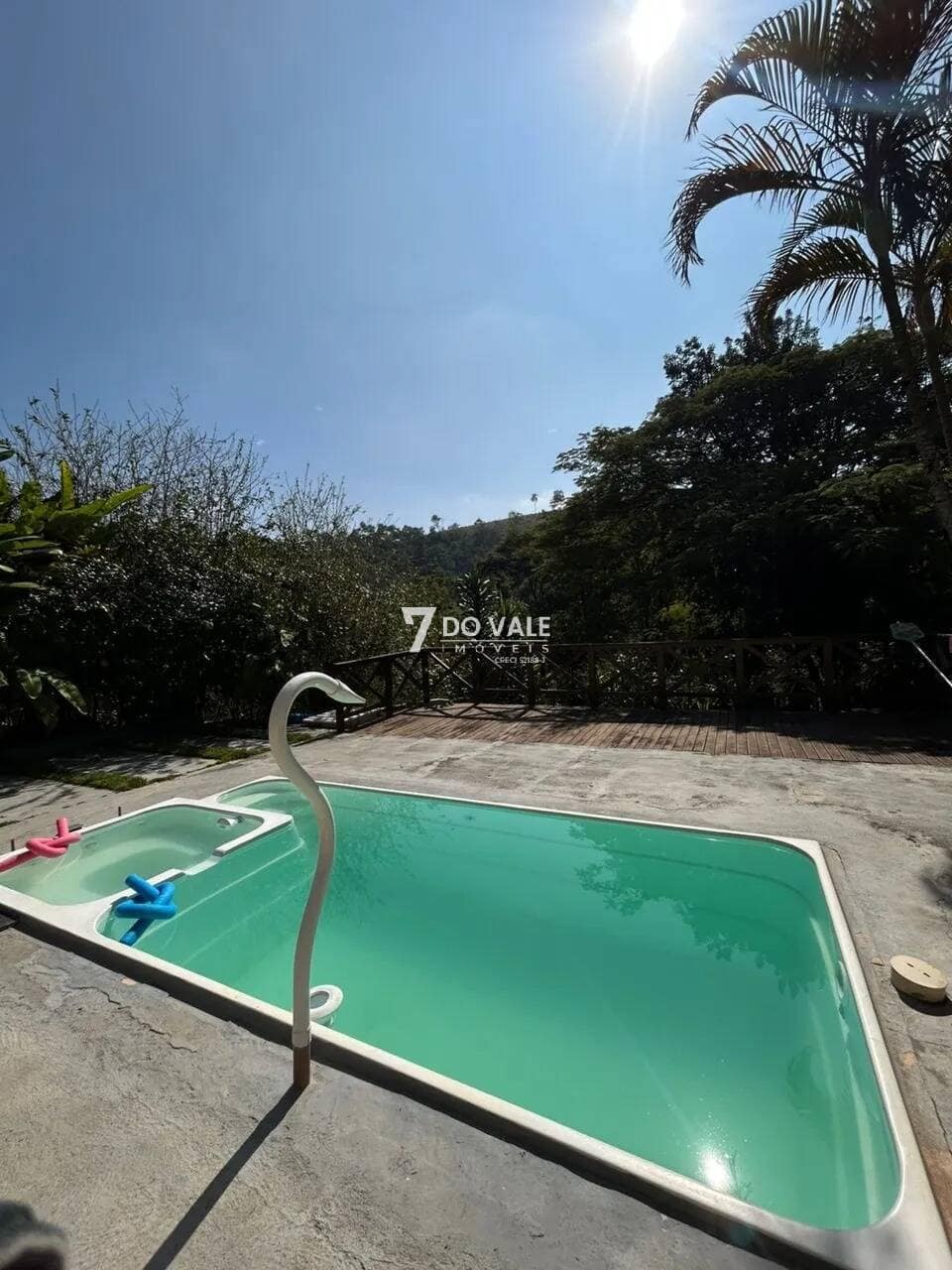 Foto 3 de Chacara - Santa Branca - Piscina, Jacuzzi,Quadra de Areia - Lazer completo