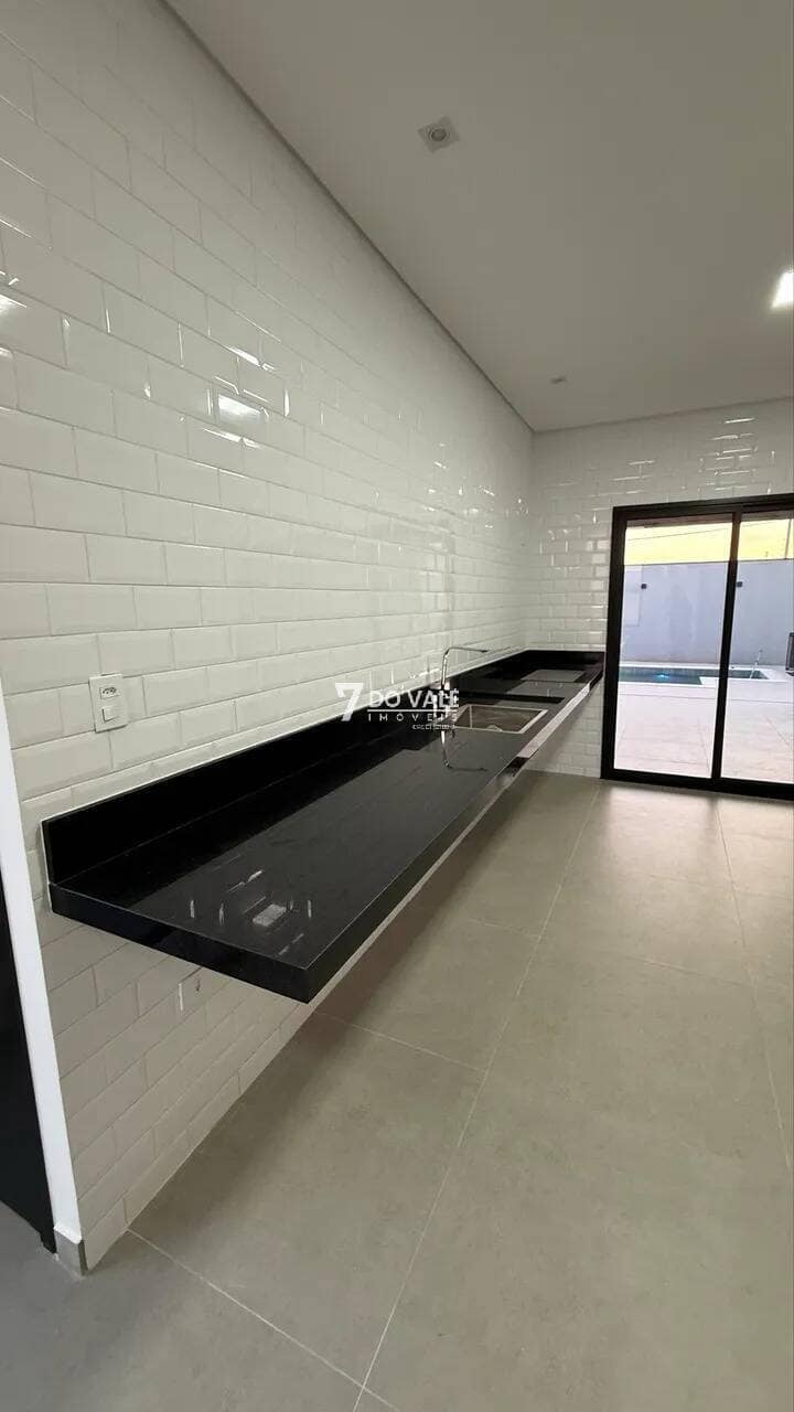 Foto 3 de Casa | Condomínio Bella Vitta | 4 Dorm | 2 Suítes | Piscina e Área Gourmet