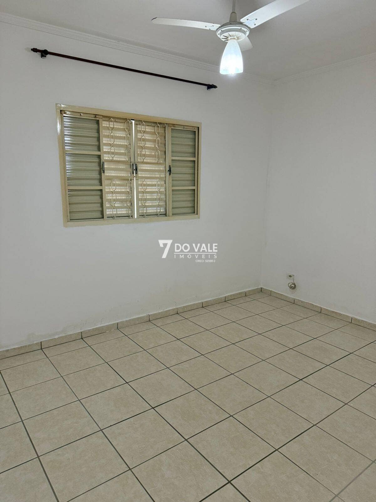 Foto principal de CASA 2 DORMITÓRIOS EM CONDOMÍNIO FECHADO- COLEGINHO JACAREÍ à venda