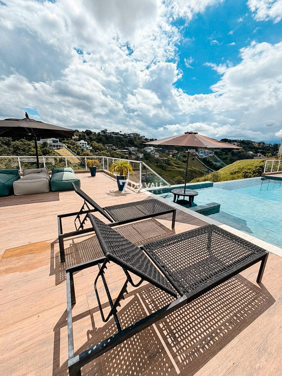 Foto 3 de Casa Alto Padrão | Águas de Igaratá | 4 Dorm | Piscina Infinita | 1.950 m²