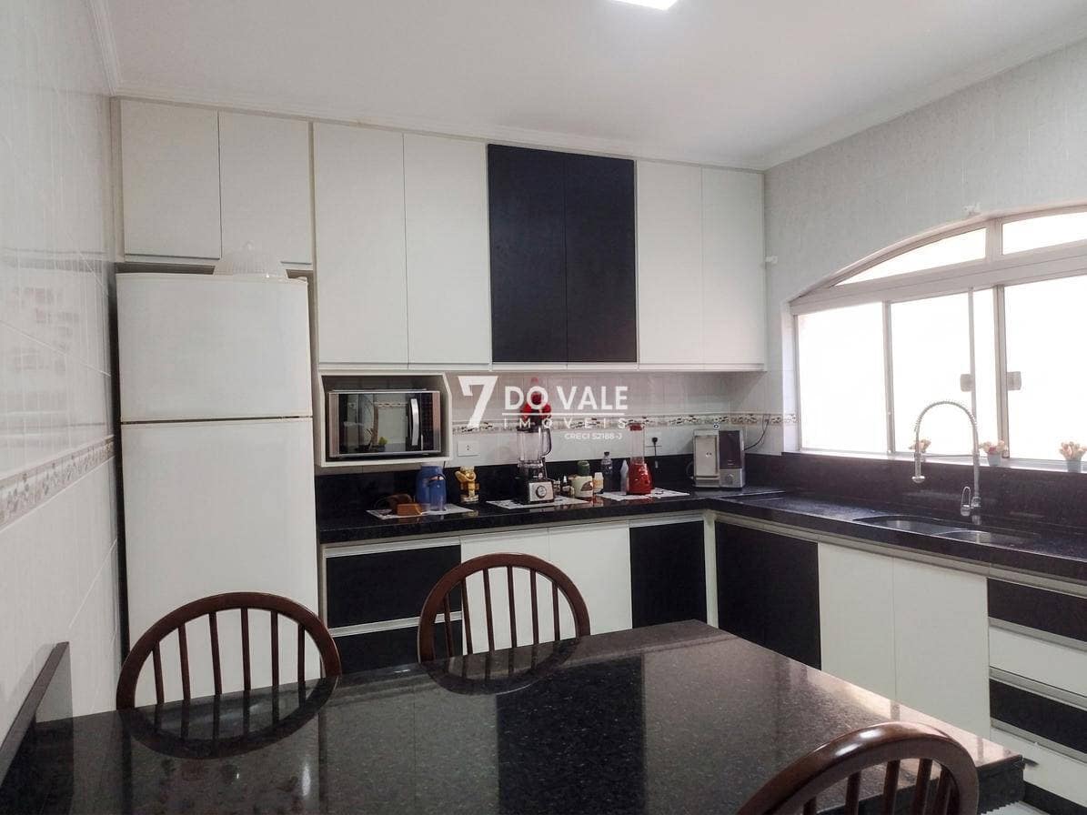 Foto 3 de Casa Térrea | Santa Marina | 4 Dorm | Edícula e área gourmet | 212 m²