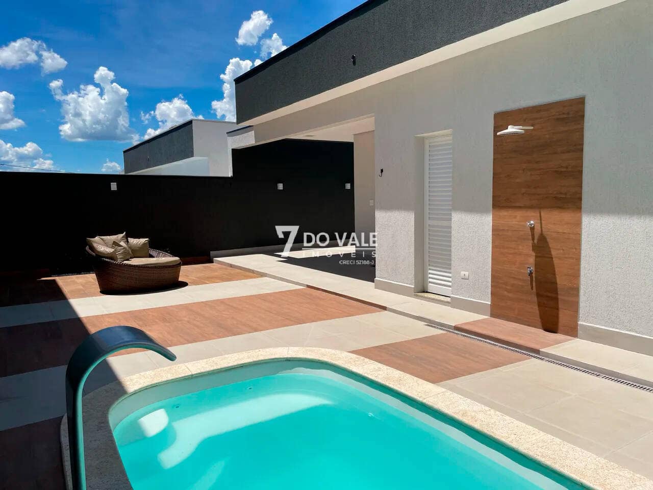 Foto 2 de Casa Moderna| Terras do Vale | 3 Dorm | 2 Suítes | Piscina | 300 m²
