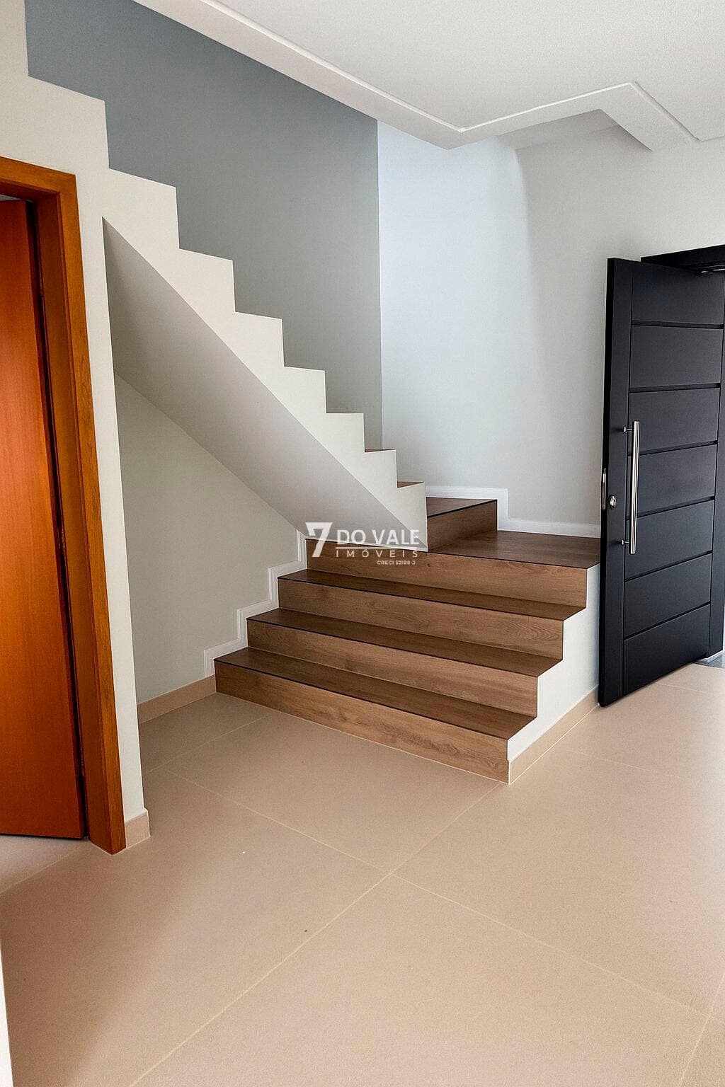 Foto 3 de Sobrado Novo | Villa Branca | 3 Dorm | 1 Suíte | 174 m² | Quintal amplo