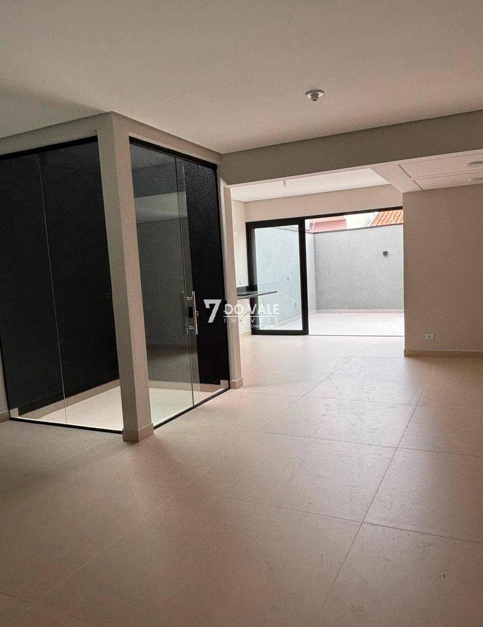 Foto principal de Sobrado Novo | Villa Branca | 3 Dorm | 1 Suíte | 174 m² | Quintal amplo