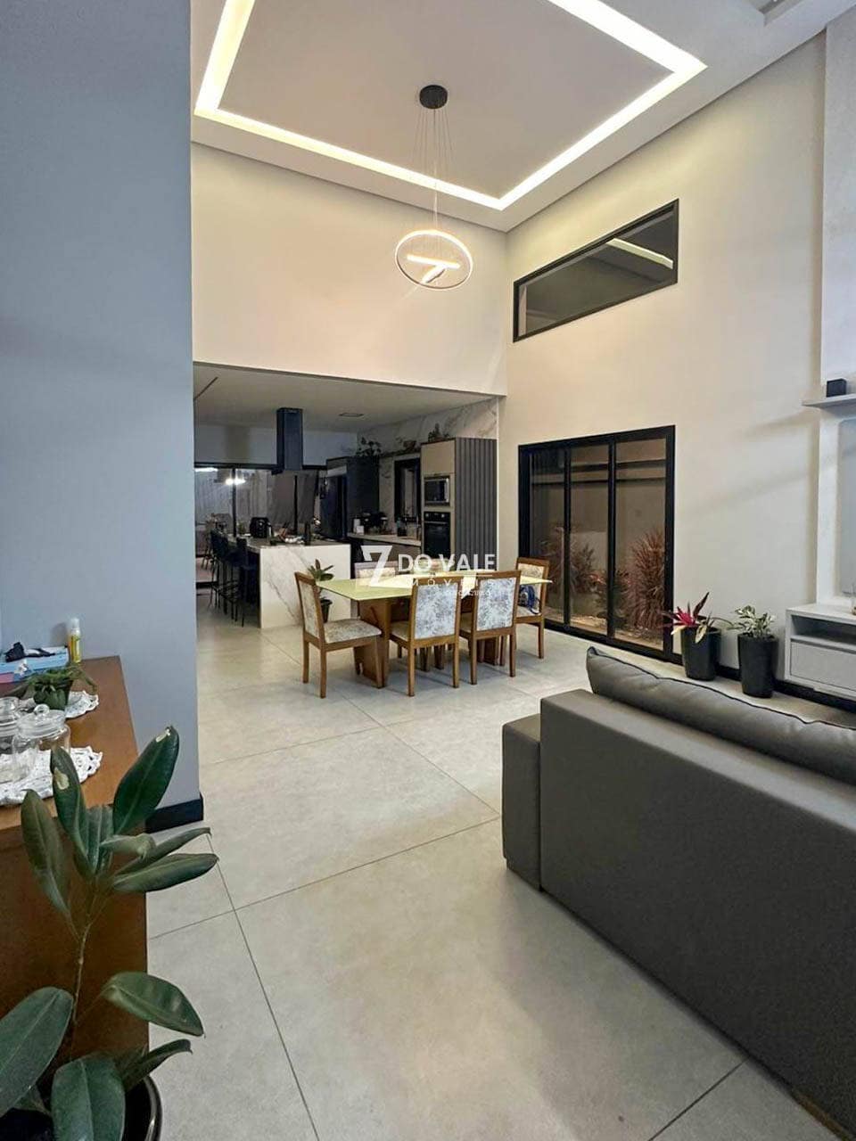 Foto 3 de Casa à venda | Santa Mônica | 3 Dorm |1 Suíte | Porteira Fechada | 360 m²