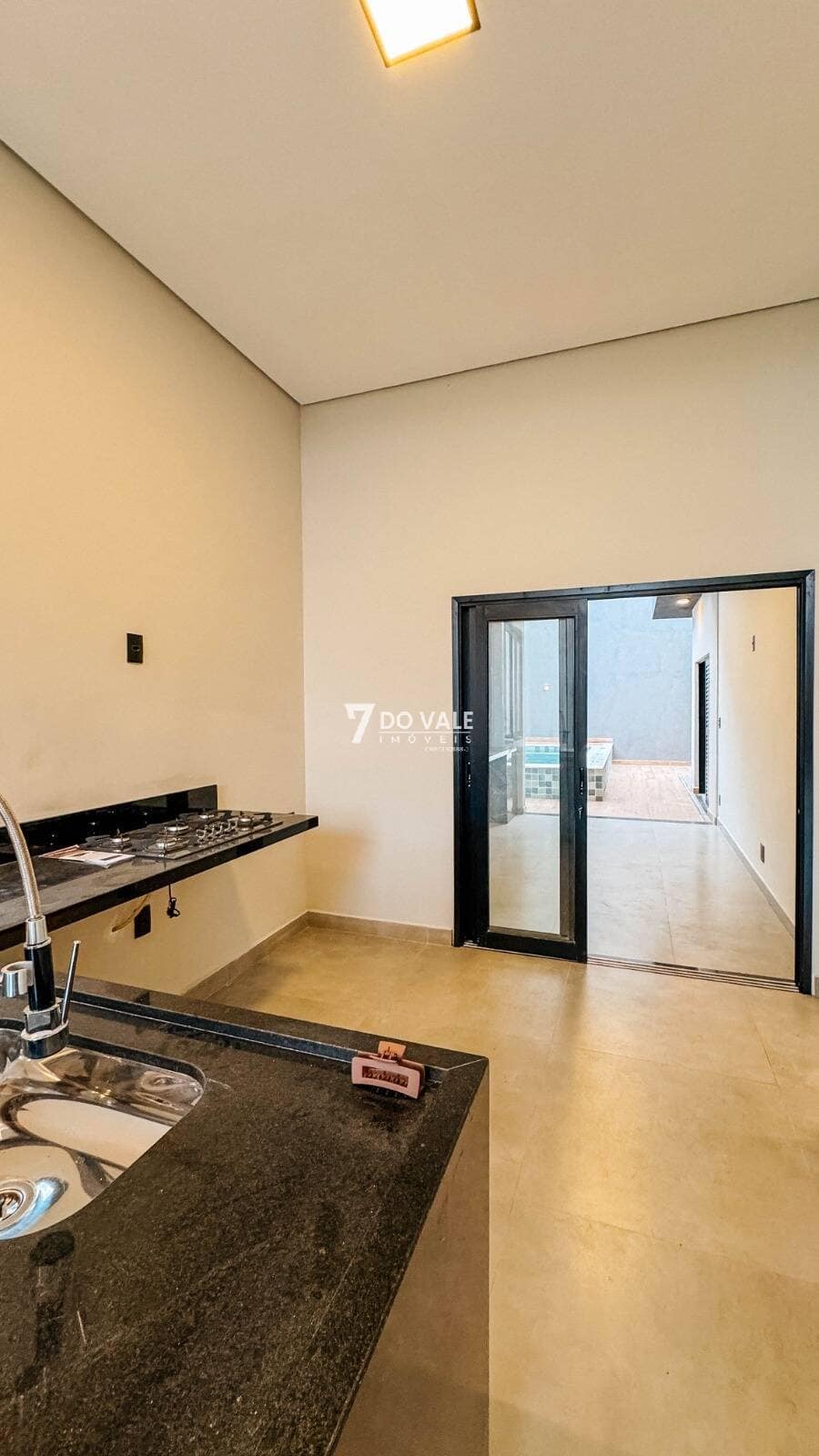 Foto 5 de CASA TÉRREA MODERNA À VENDA NO CONDOMÍNIO RESERVA DO VALE – CAÇAPAVA/SP