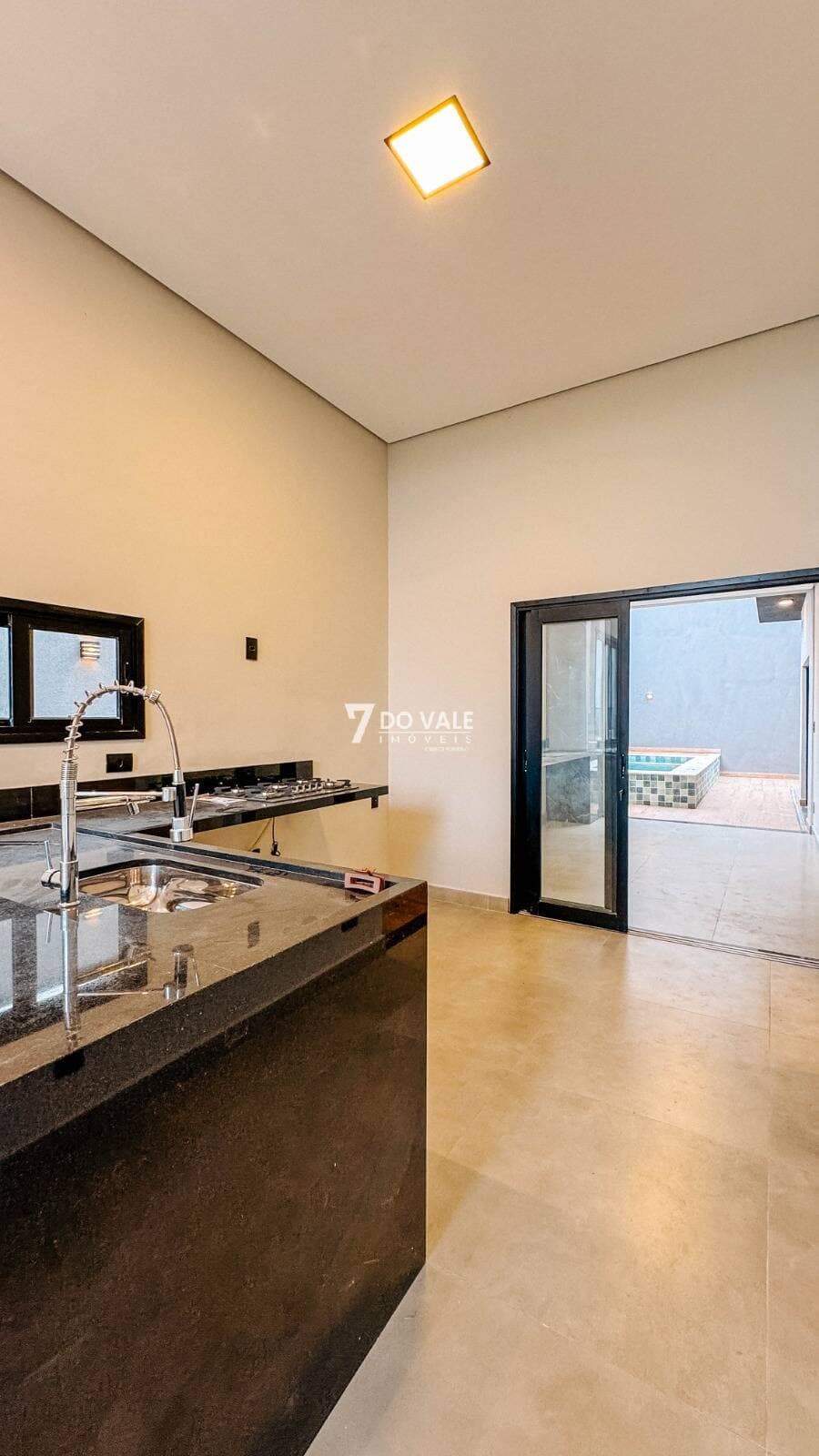 Foto 3 de CASA TÉRREA MODERNA À VENDA NO CONDOMÍNIO RESERVA DO VALE – CAÇAPAVA/SP