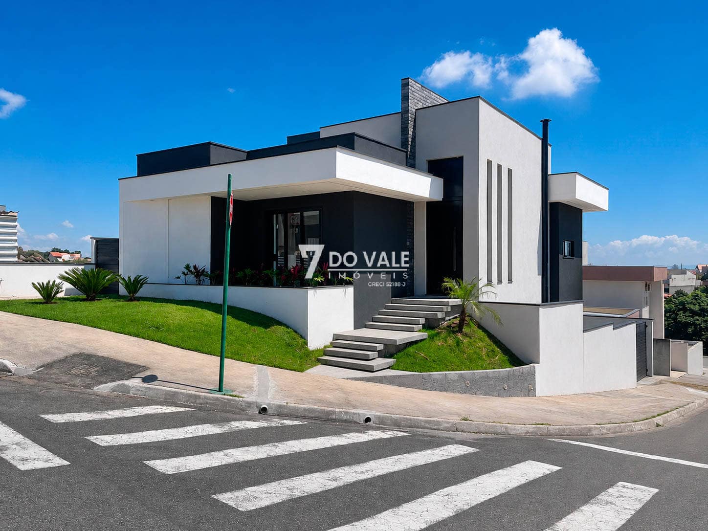 Foto principal de Casa à venda | Reserva do Vale | 5 Dorm | 1 Suíte | Vista da serra | 273 m²